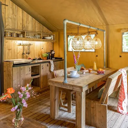 Buitenplaats Beekhuizen * Velp (Gelderland)